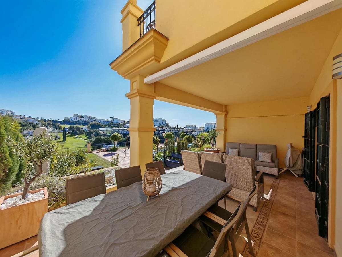 4 soveværelse Byhus til salg i Riviera del Sol med swimmingpool garage - € 649.000 (Ref: 9699890)