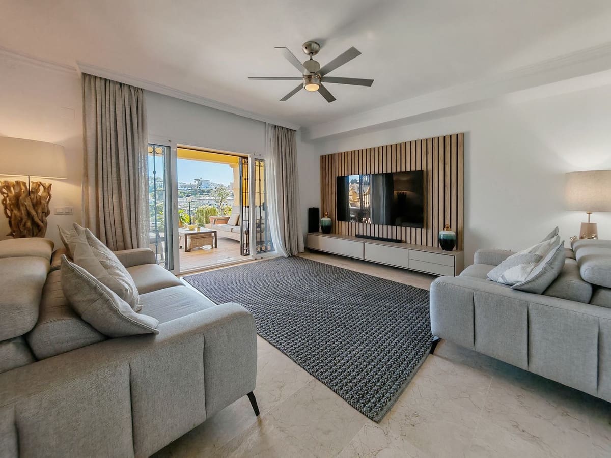 4 soveværelse Byhus til salg i Riviera del Sol med swimmingpool garage - € 649.000 (Ref: 9699890)