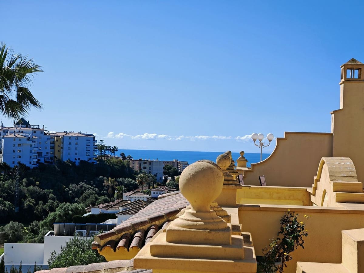 4 soveværelse Byhus til salg i Riviera del Sol med swimmingpool garage - € 649.000 (Ref: 9699890)