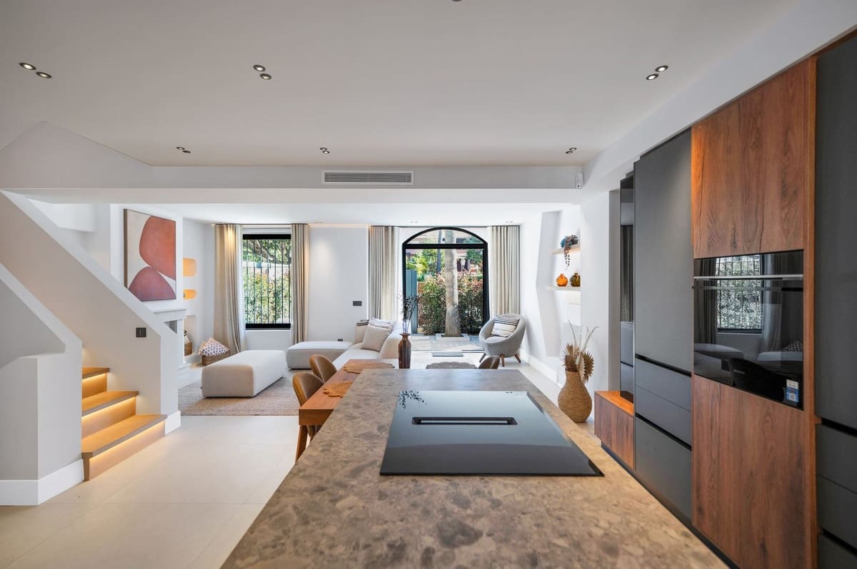 4 slaapkamer Huis te koop in Puerto Banus met zwembad garage - € 1.350.000 (Ref: 9699891)