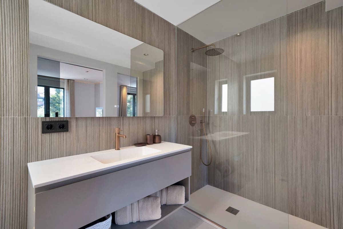 4 slaapkamer Huis te koop in Puerto Banus met zwembad garage - € 1.350.000 (Ref: 9699891)