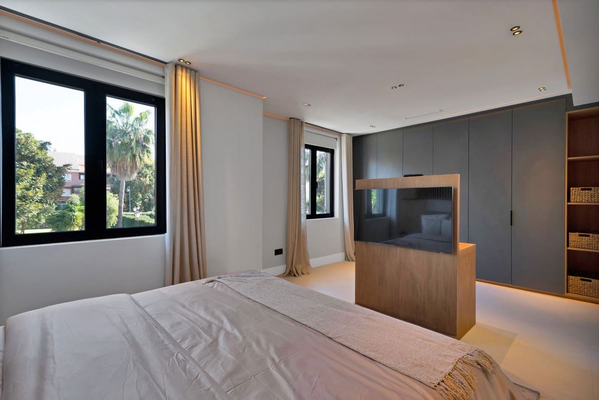 4 slaapkamer Huis te koop in Puerto Banus met zwembad garage - € 1.350.000 (Ref: 9699891)