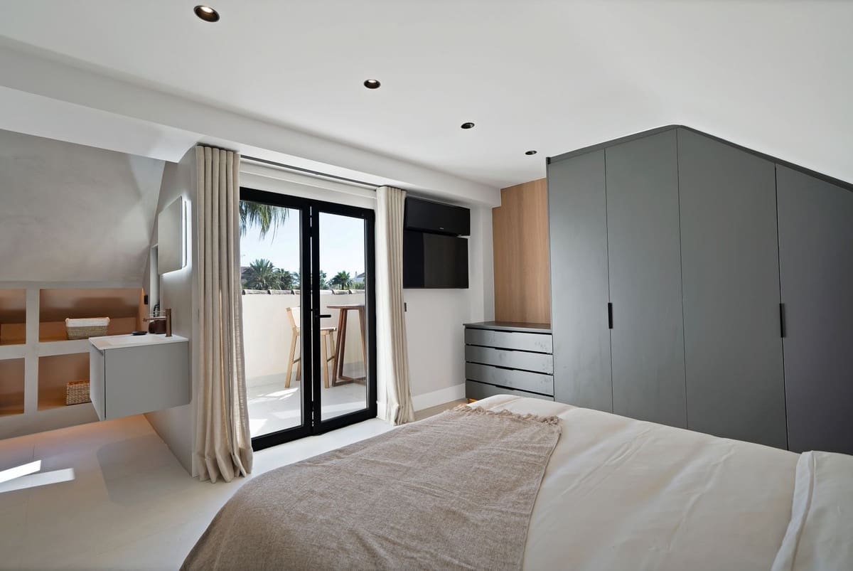 4 slaapkamer Huis te koop in Puerto Banus met zwembad garage - € 1.350.000 (Ref: 9699891)