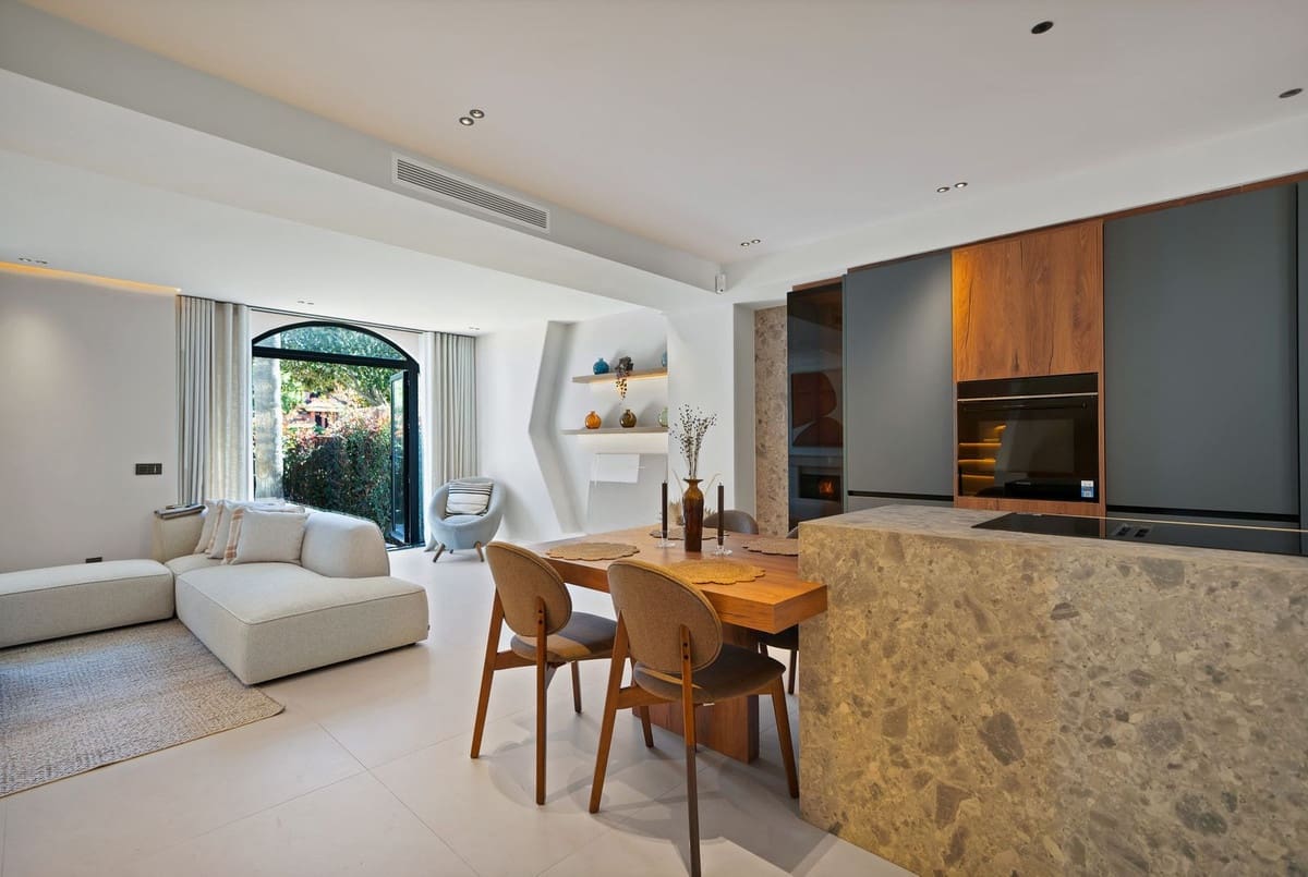 4 slaapkamer Huis te koop in Puerto Banus met zwembad garage - € 1.350.000 (Ref: 9699891)