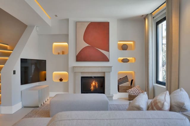 4 sovrum Hus till salu i Puerto Banus, Marbella med pool garage - 1 350 000 € (Ref: 9699891)