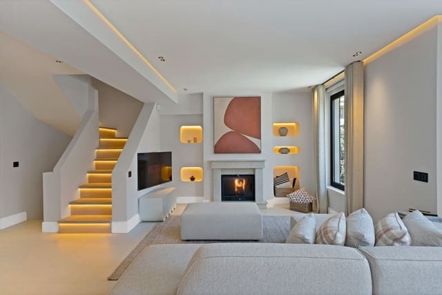 4 soverom Hus til salgs i Puerto Banus, Marbella med svømmebasseng garasje - € 1 350 000 (Ref: 9699891)