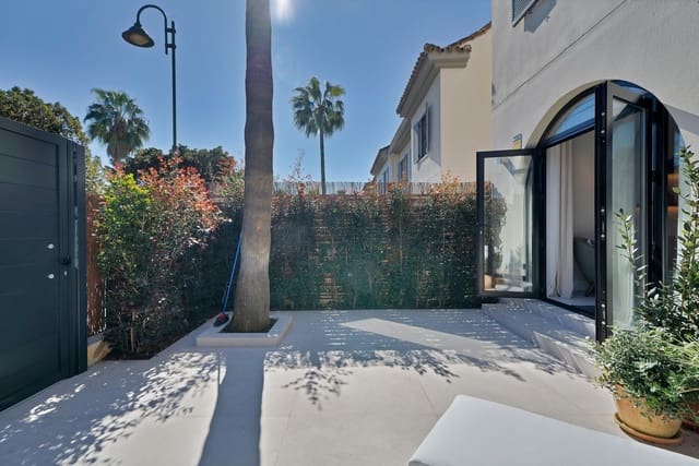 4 soverom Hus til salgs i Puerto Banus, Marbella med svømmebasseng garasje - € 1 350 000 (Ref: 9699891)