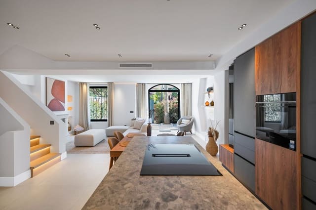 4 bedroom Townhouse for sale in Puerto Banus, Marbella with pool garage - € 1,350,000 (Ref: 9699891)