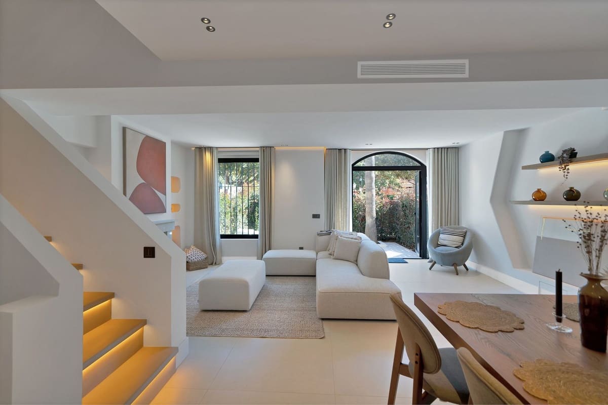 4 bedroom Townhouse for sale in Puerto Banus with pool garage - € 1,350,000 (Ref: 9699891)