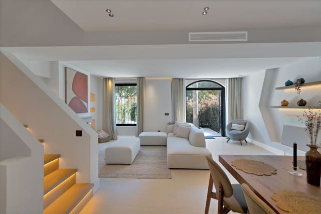 4 bedroom Townhouse for sale in Puerto Banus, Marbella with pool garage - € 1,350,000 (Ref: 9699891)