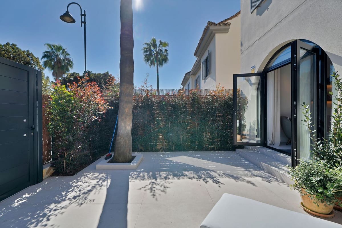 4 bedroom Townhouse for sale in Puerto Banus with pool garage - € 1,350,000 (Ref: 9699891)
