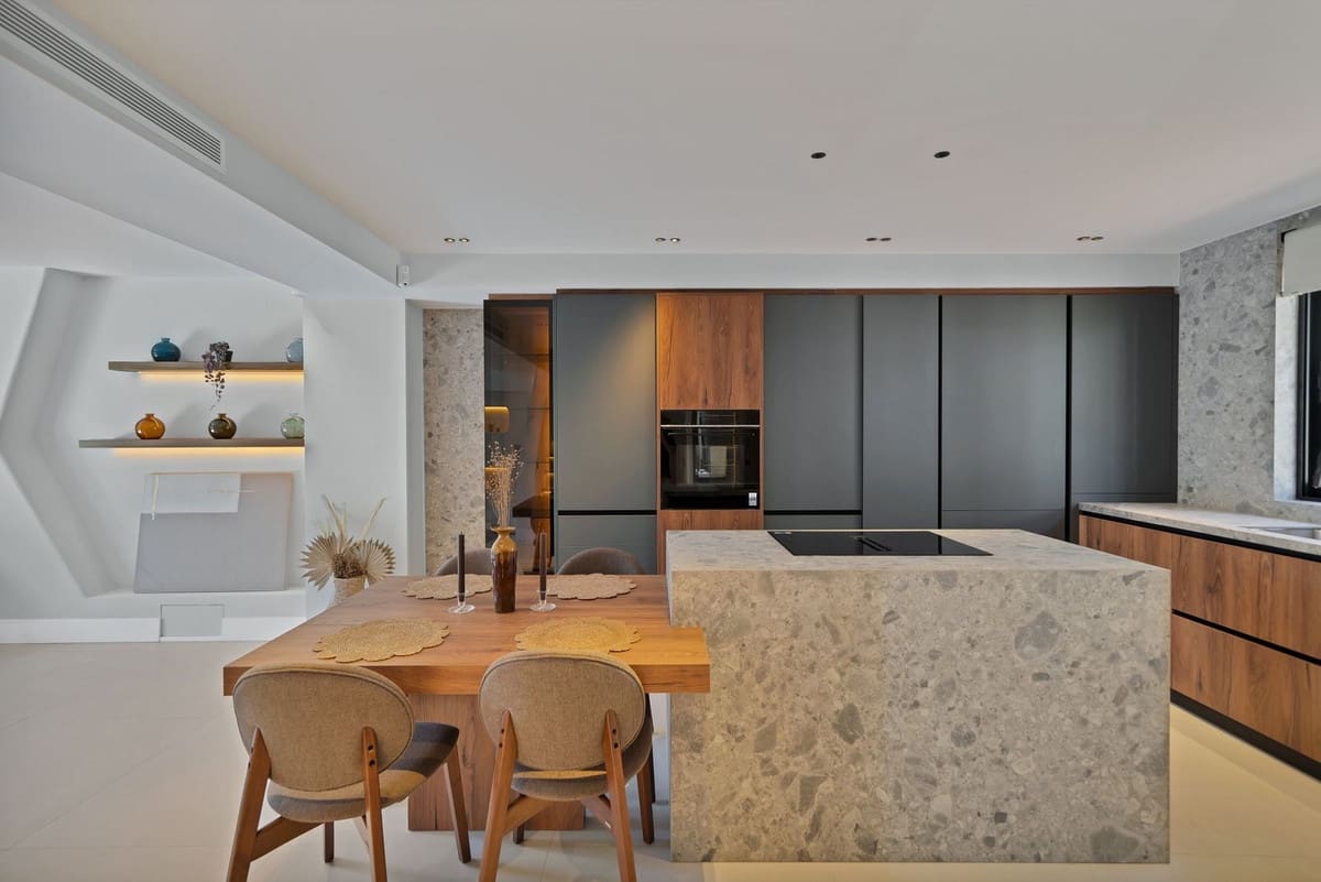 4 bedroom Townhouse for sale in Puerto Banus with pool garage - € 1,350,000 (Ref: 9699891)