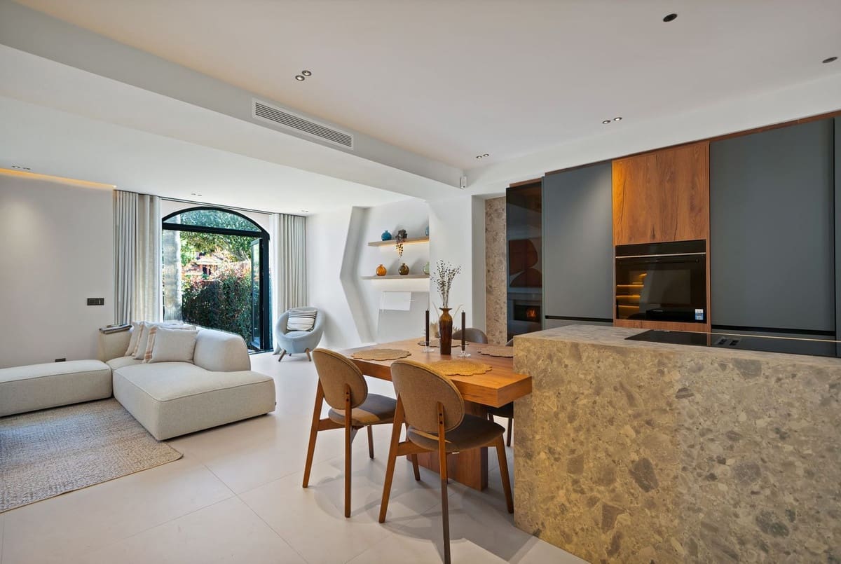 4 bedroom Townhouse for sale in Puerto Banus with pool garage - € 1,350,000 (Ref: 9699891)