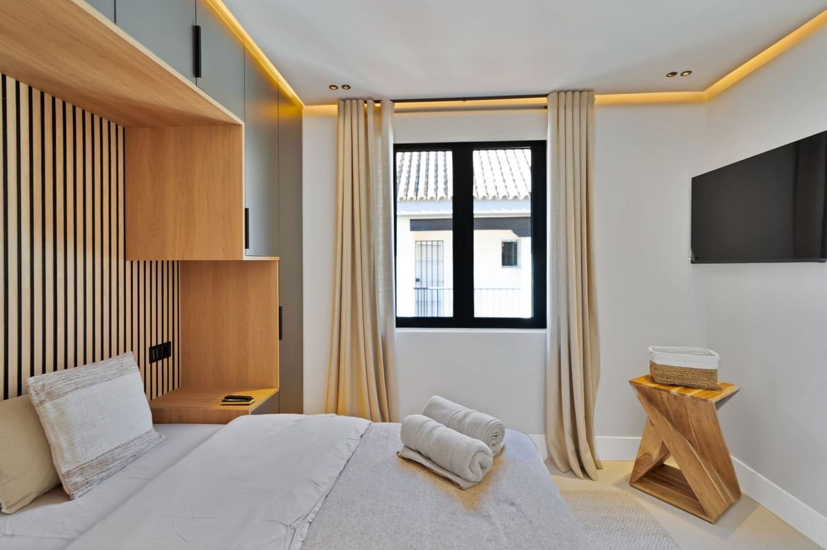4 bedroom Townhouse for sale in Puerto Banus with pool garage - € 1,350,000 (Ref: 9699891)