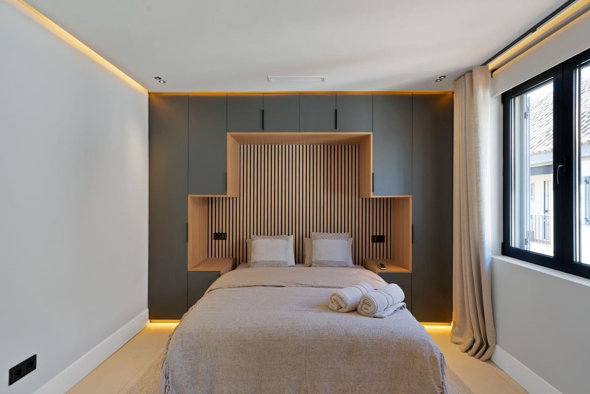4 bedroom Townhouse for sale in Puerto Banus with pool garage - € 1,350,000 (Ref: 9699891)