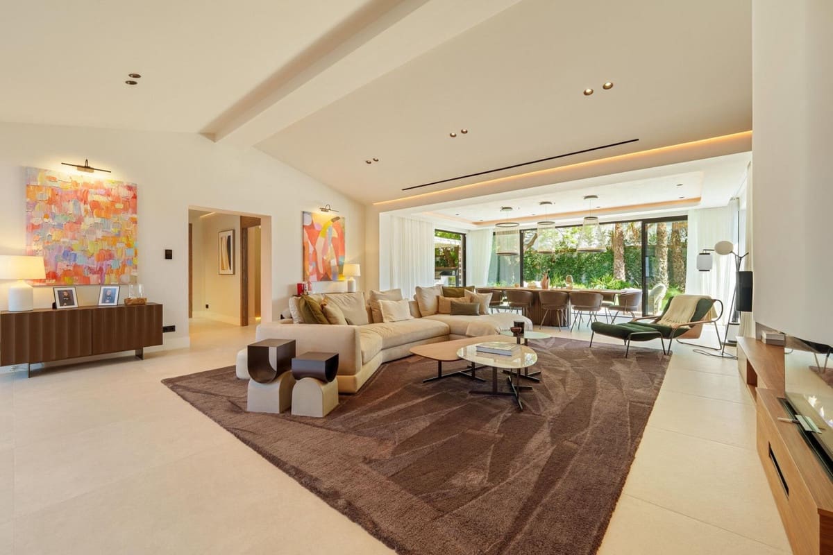 5 bedroom Villa for sale in Puerto Banus with pool garage - € 6,500,000 (Ref: 9699892)