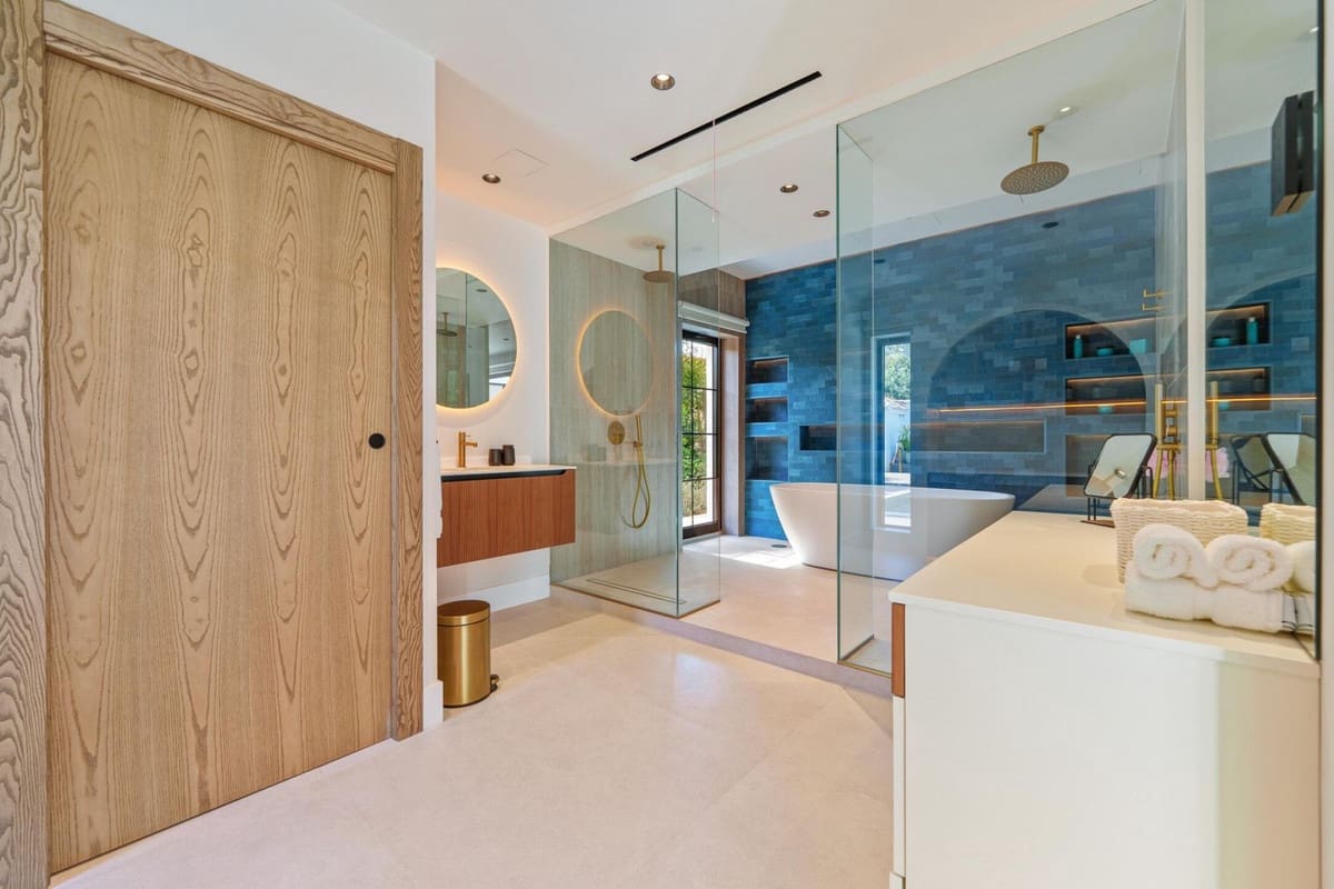 5 bedroom Villa for sale in Puerto Banus with pool garage - € 6,500,000 (Ref: 9699892)