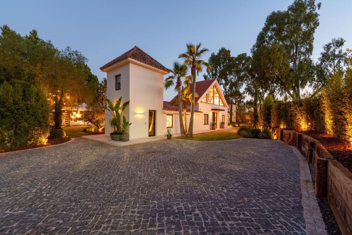 5 bedroom Villa for sale in Puerto Banus with pool garage - € 6,500,000 (Ref: 9699892)