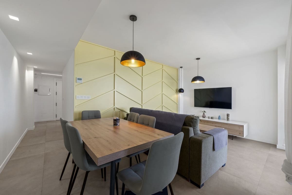 2 bedroom Apartment for sale in Fuengirola with garage - € 540,000 (Ref: 9700020)
