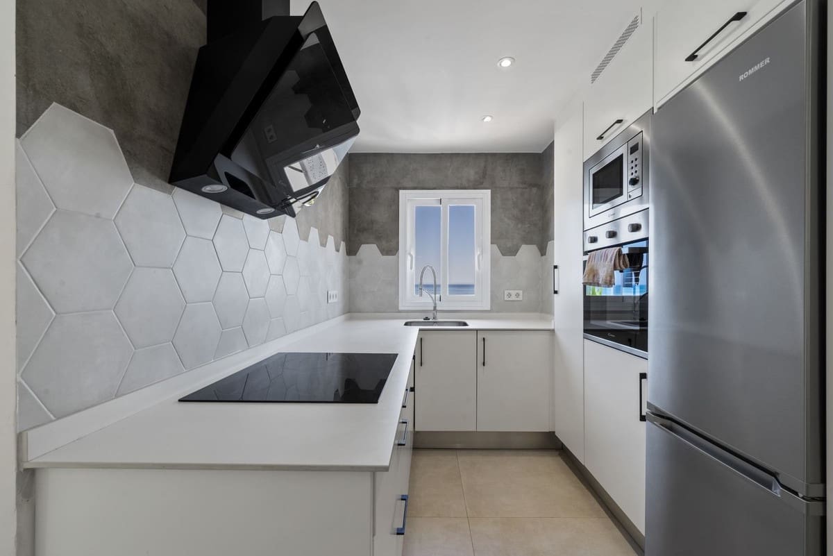 2 bedroom Apartment for sale in Fuengirola with garage - € 540,000 (Ref: 9700020)