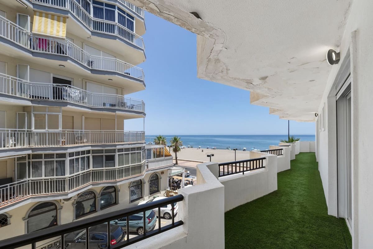 2 bedroom Apartment for sale in Fuengirola with garage - € 540,000 (Ref: 9700020)