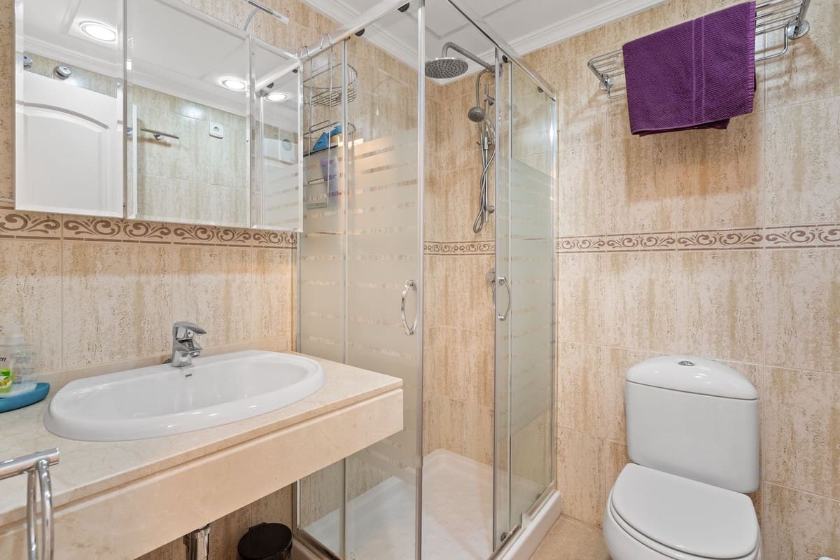 2 bedroom Apartment for sale in La Duquesa / Puerto de la Duquesa with pool garage - € 339,000 (Ref: 9700021)