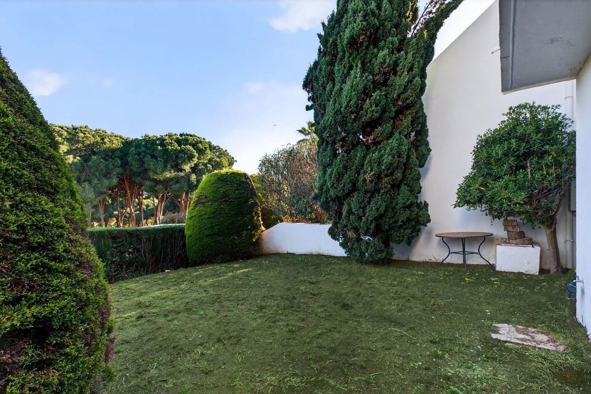 2 bedroom Townhouse for sale in Cabopino with pool - € 450,000 (Ref: 9700187)