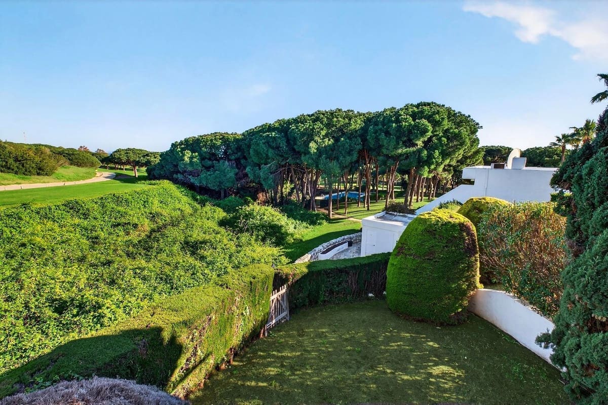 2 bedroom Townhouse for sale in Cabopino with pool - € 450,000 (Ref: 9700187)