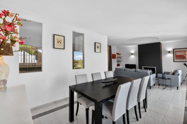 2 soveværelse Byhus til salg i Cabopino, Marbella med swimmingpool - € 450.000 (Ref: 9700187)