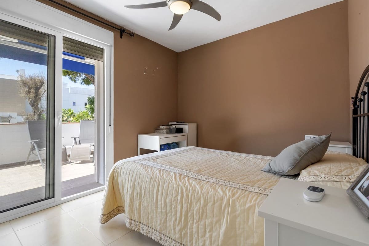 3 bedroom Apartment for sale in Nueva Andalucia with pool - € 630,000 (Ref: 9729491)