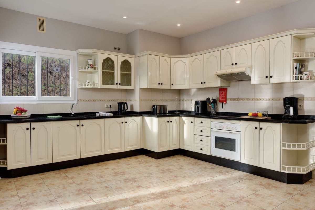 4 bedroom Villa for sale in Mijas Golf with pool garage - € 1,300,000 (Ref: 9750950)