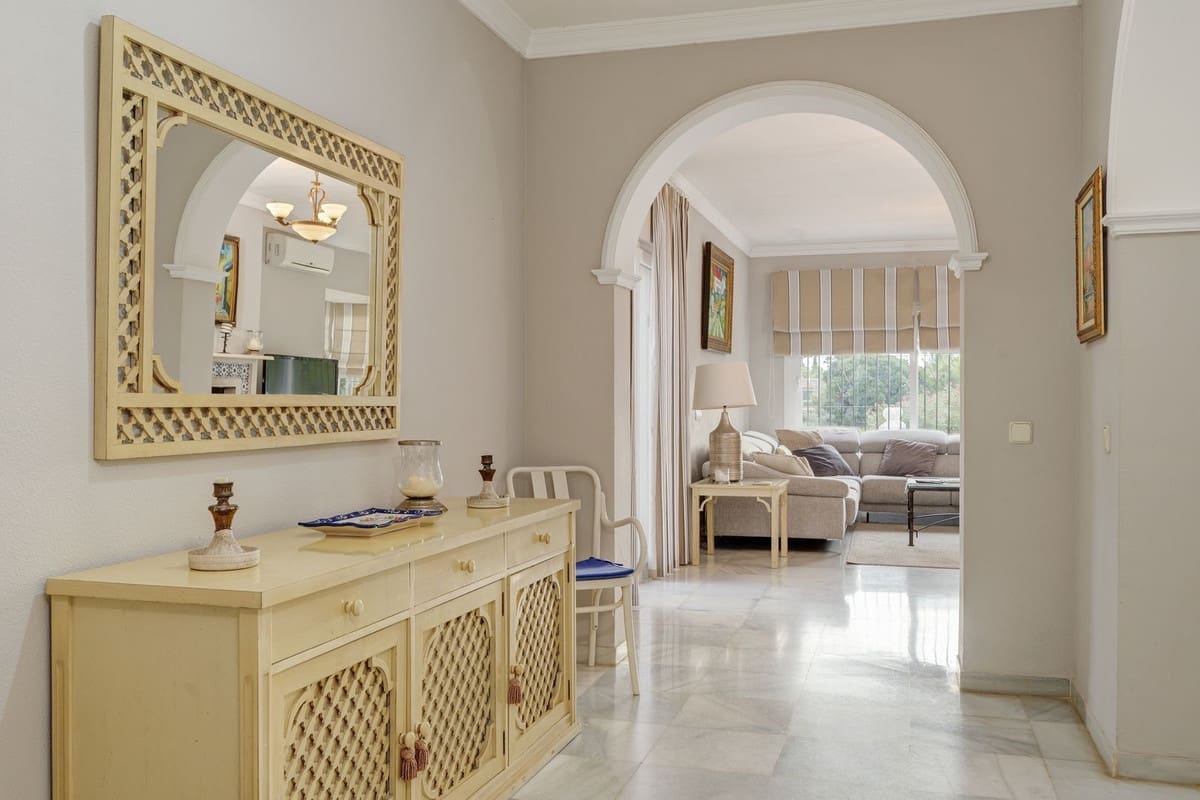 4 bedroom Villa for sale in Mijas Golf with pool garage - € 1,300,000 (Ref: 9750950)