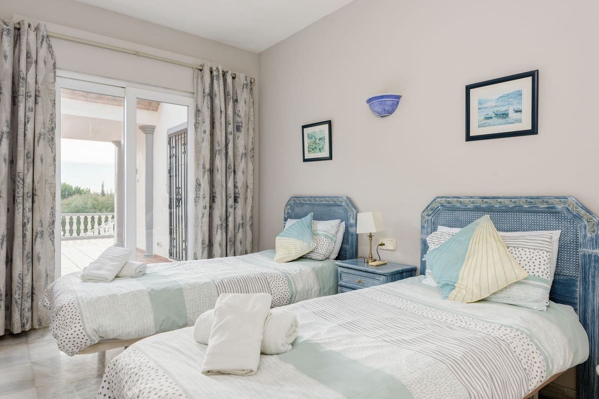 4 bedroom Villa for sale in Mijas Golf with pool garage - € 1,300,000 (Ref: 9750950)