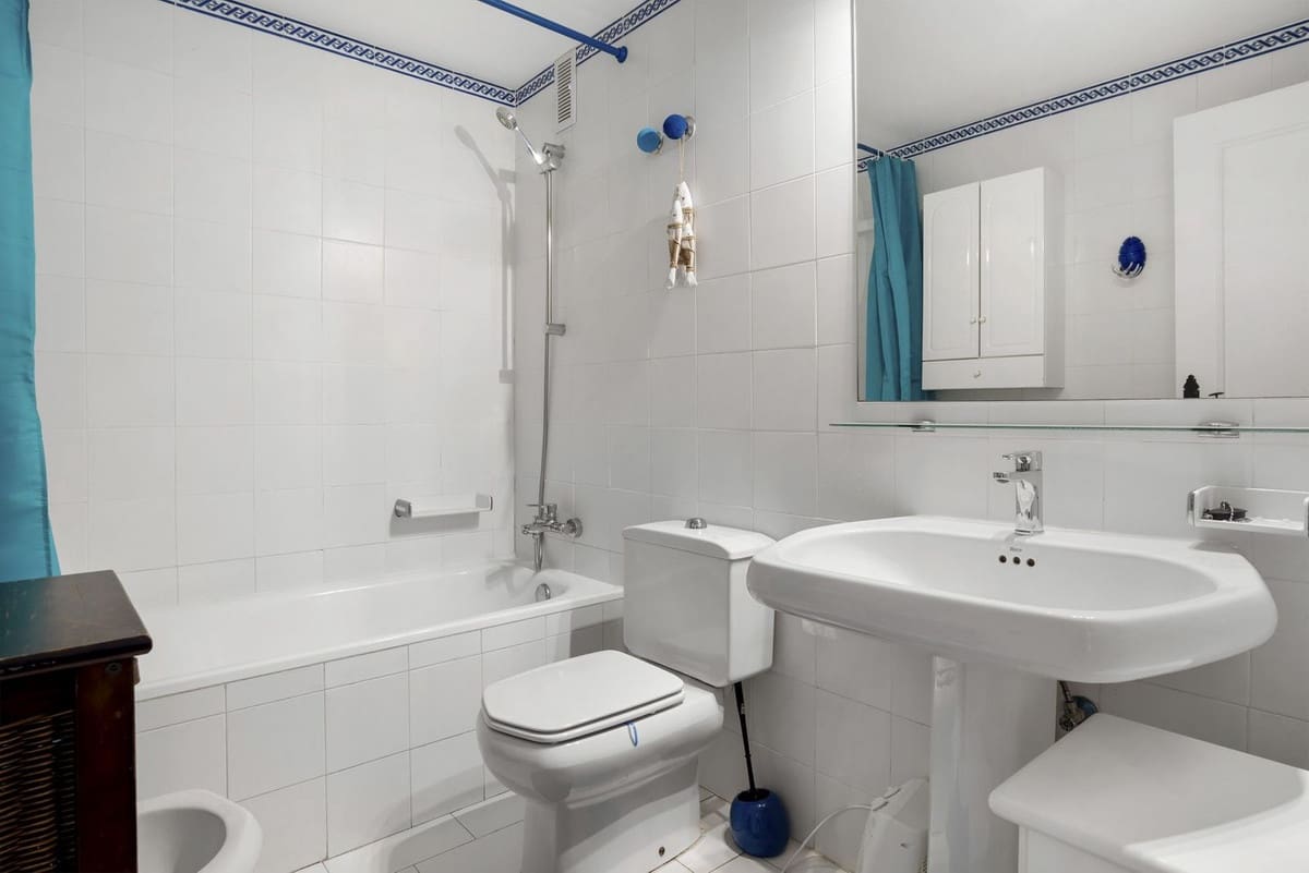 3 soveværelse Byhus til salg i Estepona med swimmingpool garage - € 619.000 (Ref: 9750951)