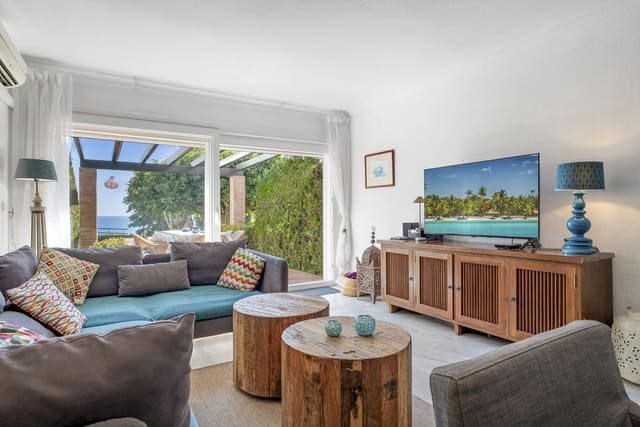 3 soveværelse Byhus til salg i Estepona med swimmingpool garage - € 619.000 (Ref: 9750951)