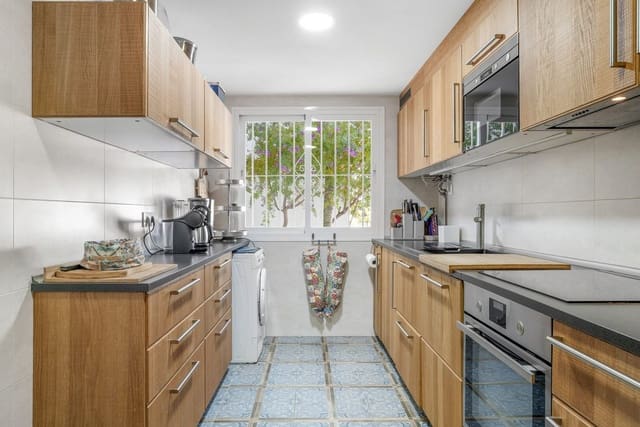 3 bedroom Townhouse for sale in Estepona with pool garage - € 619,000 (Ref: 9750951)