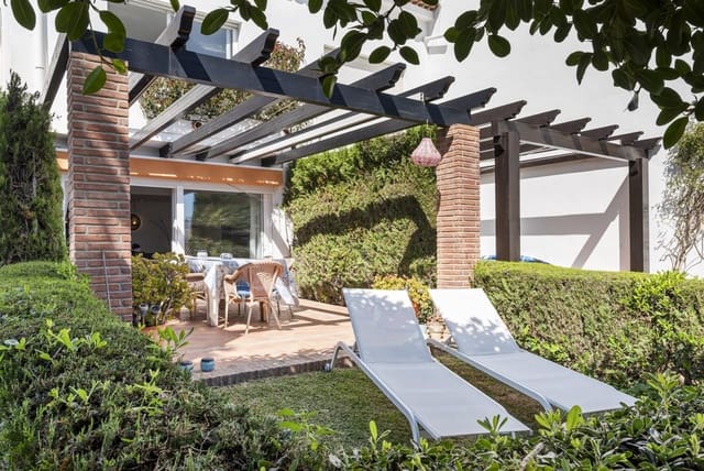 3 bedroom Townhouse for sale in Estepona with pool garage - € 619,000 (Ref: 9750951)