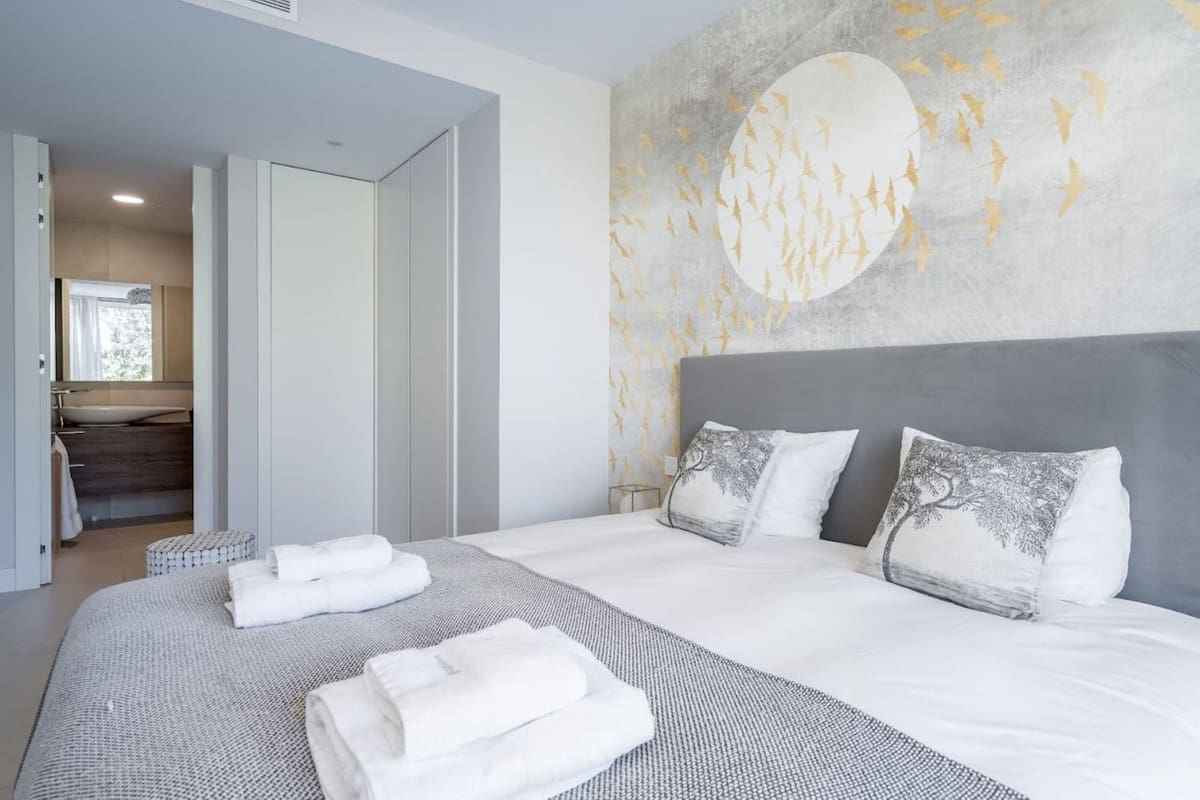 2 Zimmer Apartment zu verkaufen in Estepona mit Pool - 888.000 € (Ref: 9754269)