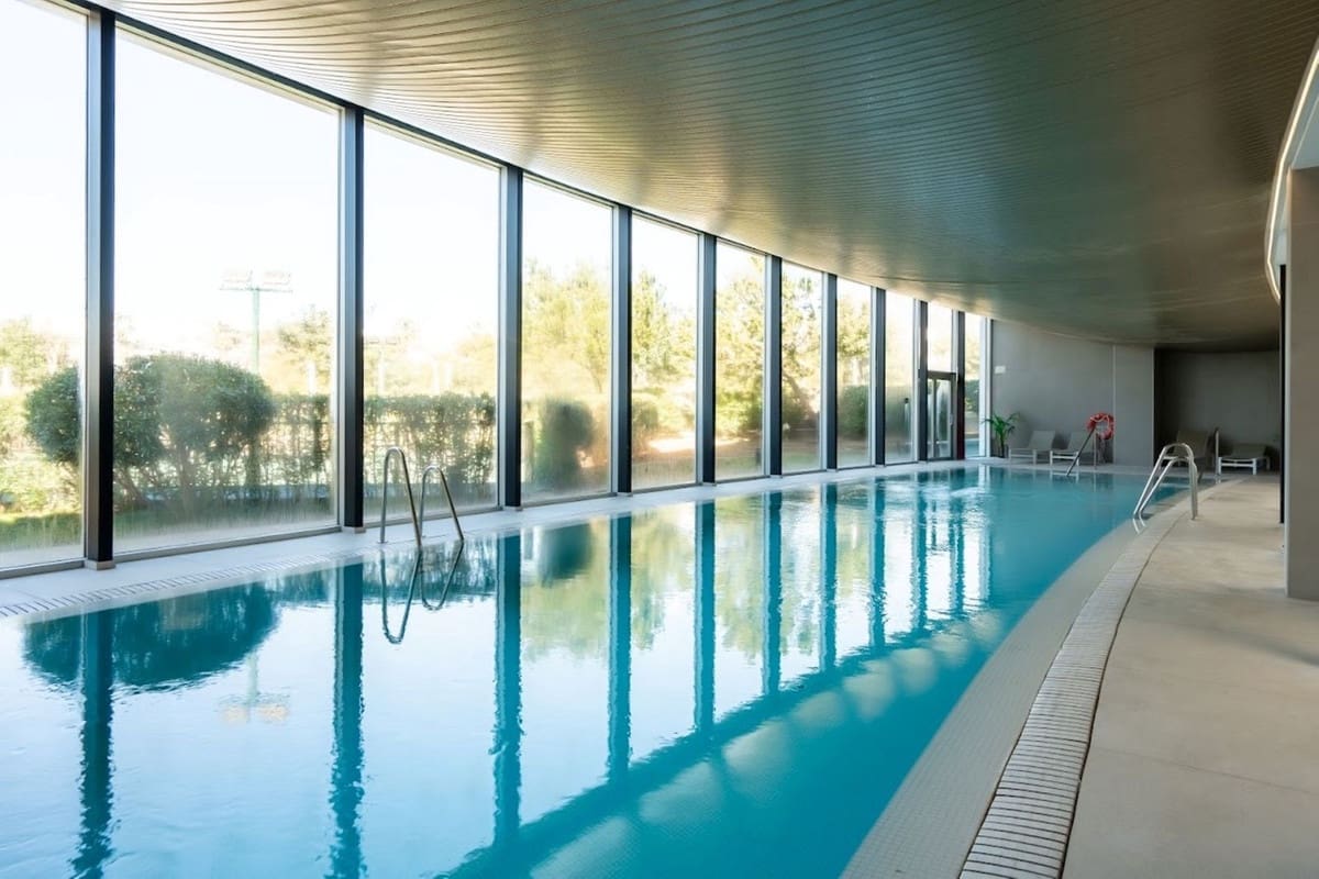 2 Zimmer Apartment zu verkaufen in Estepona mit Pool - 888.000 € (Ref: 9754269)