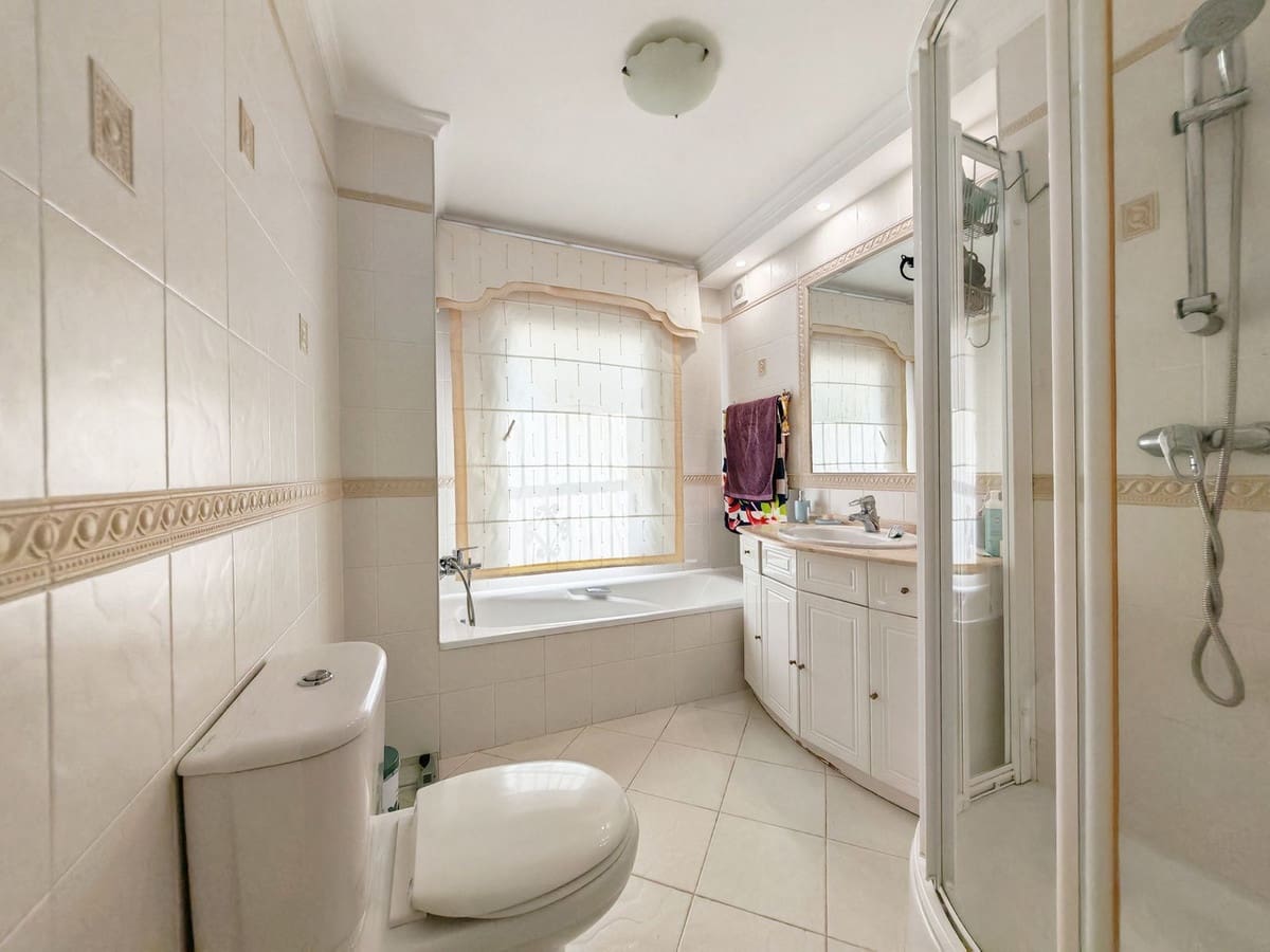 5 bedroom Semi-detached Villa for sale in Benalmadena with pool garage - € 897,000 (Ref: 9754270)