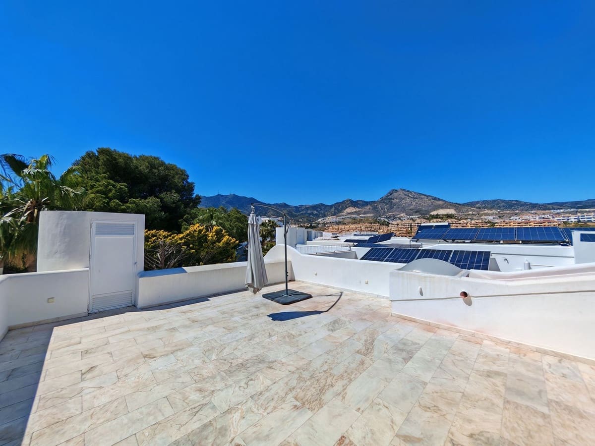 5 bedroom Semi-detached Villa for sale in Benalmadena with pool garage - € 897,000 (Ref: 9754270)