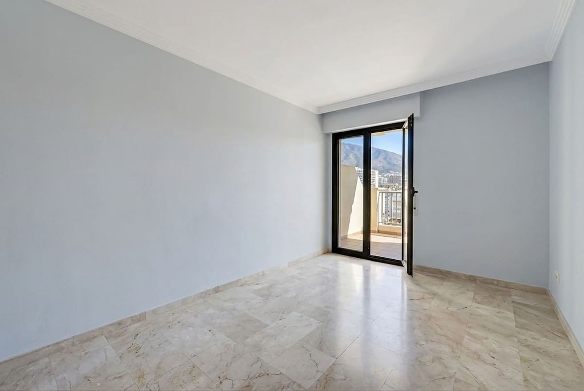 2 slaapkamer Penthouse te koop in Fuengirola met garage - € 810.000 (Ref: 9761528)