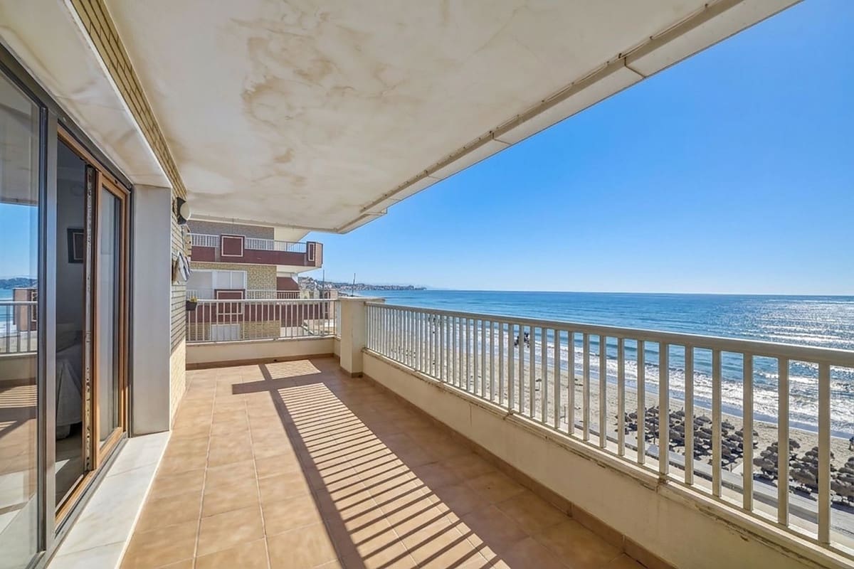 2 bedroom Penthouse for sale in Fuengirola with garage - € 810,000 (Ref: 9761528)