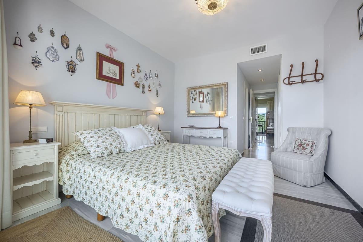 3 soveværelse Lejlighed til salg i Puerto Banus med swimmingpool garage - € 945.000 (Ref: 9762315)