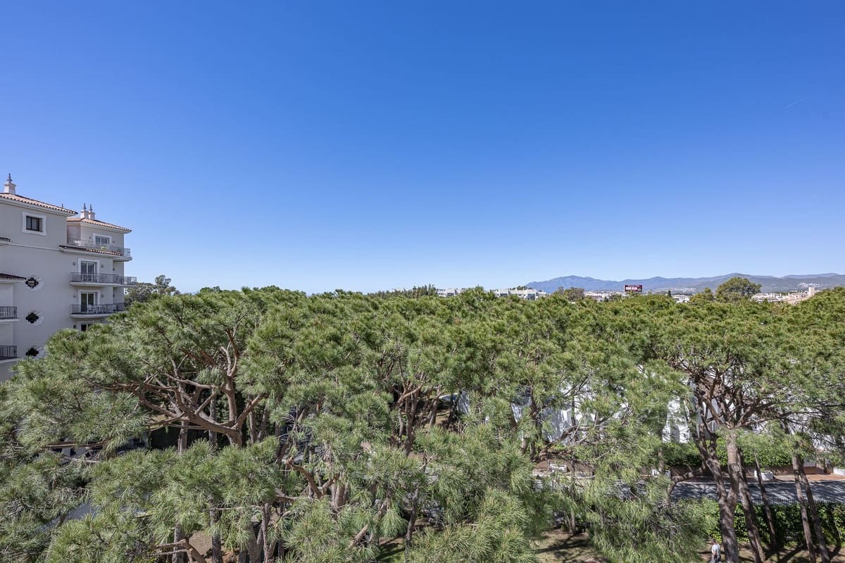 3 soveværelse Lejlighed til salg i Puerto Banus med swimmingpool garage - € 945.000 (Ref: 9762315)