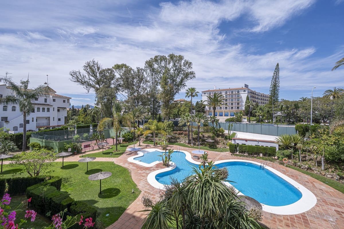 3 soveværelse Lejlighed til salg i Puerto Banus med swimmingpool garage - € 945.000 (Ref: 9762315)