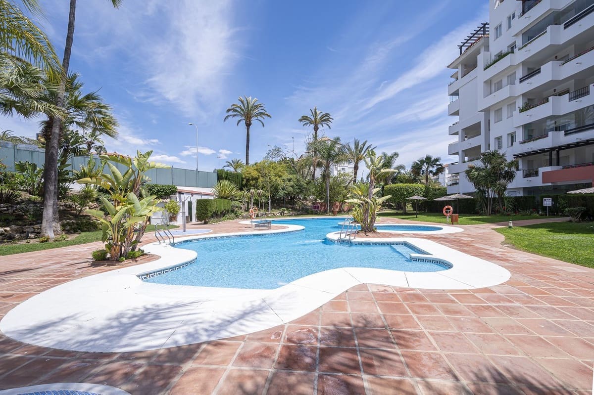 3 bedroom Apartment for sale in Puerto Banus with pool garage - € 945,000 (Ref: 9762315)