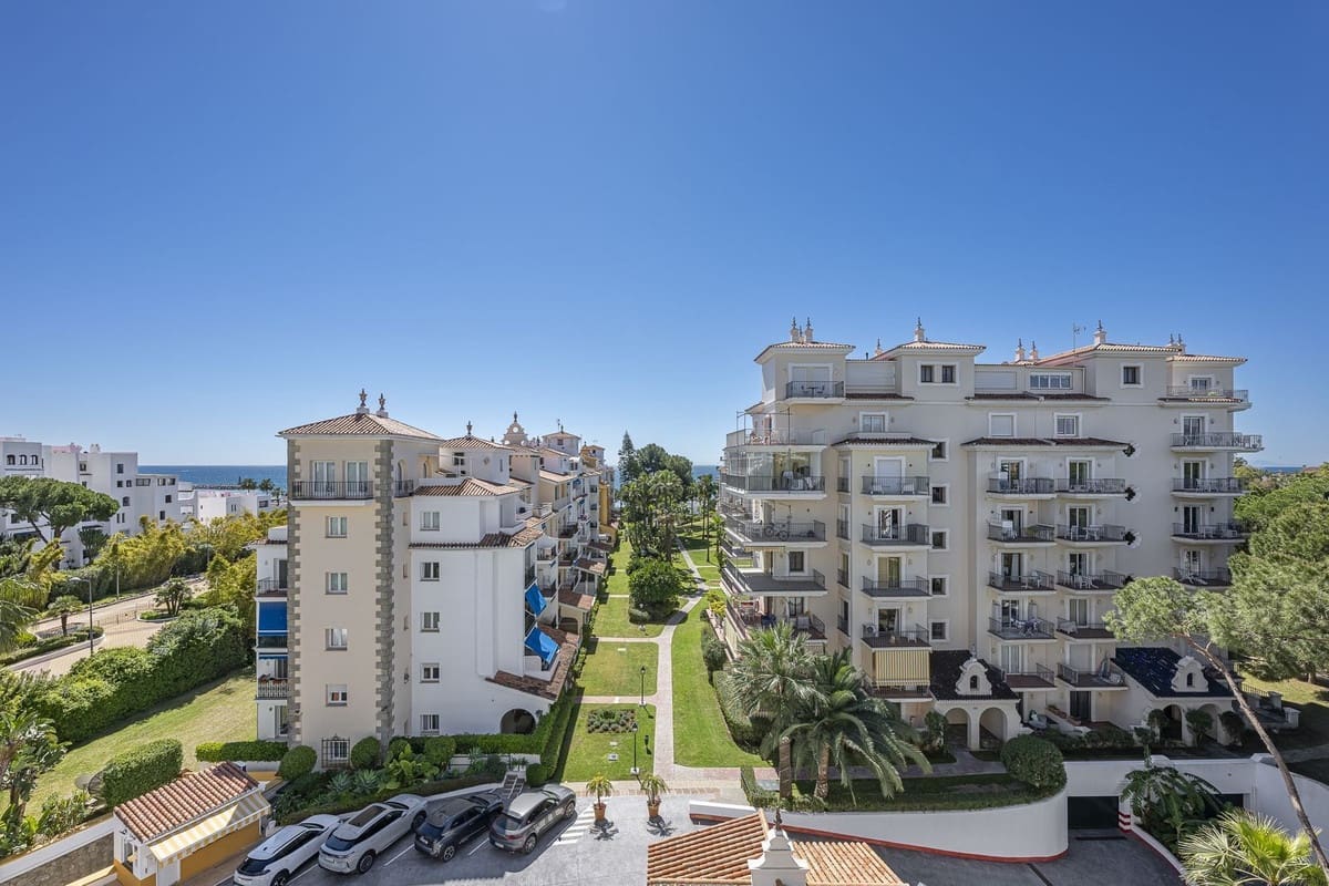 3 bedroom Apartment for sale in Puerto Banus with pool garage - € 945,000 (Ref: 9762315)