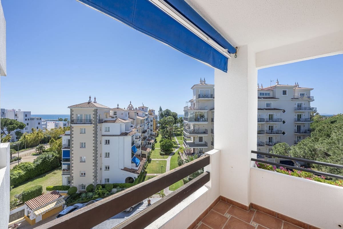 3 bedroom Apartment for sale in Puerto Banus with pool garage - € 945,000 (Ref: 9762315)
