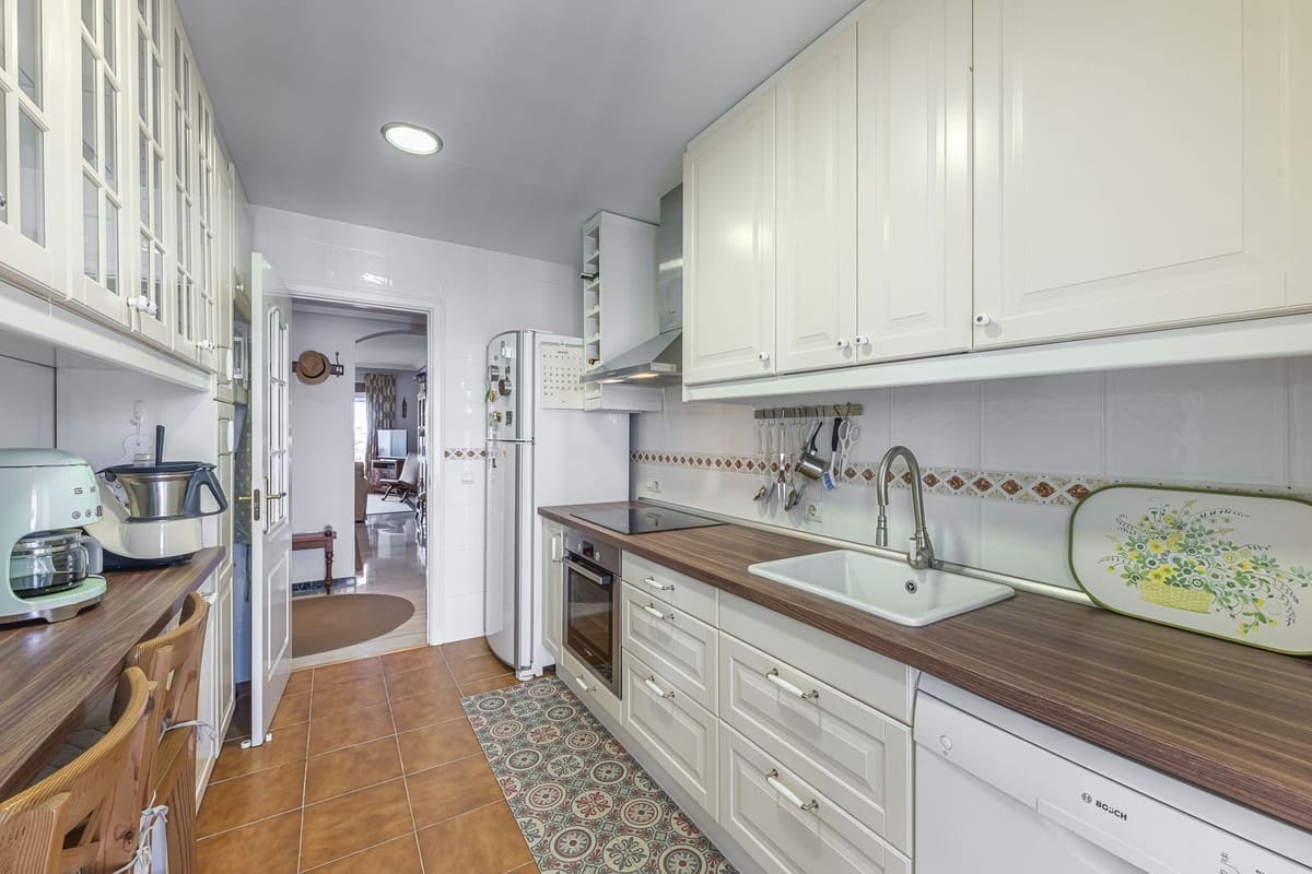 3 bedroom Apartment for sale in Puerto Banus with pool garage - € 945,000 (Ref: 9762315)
